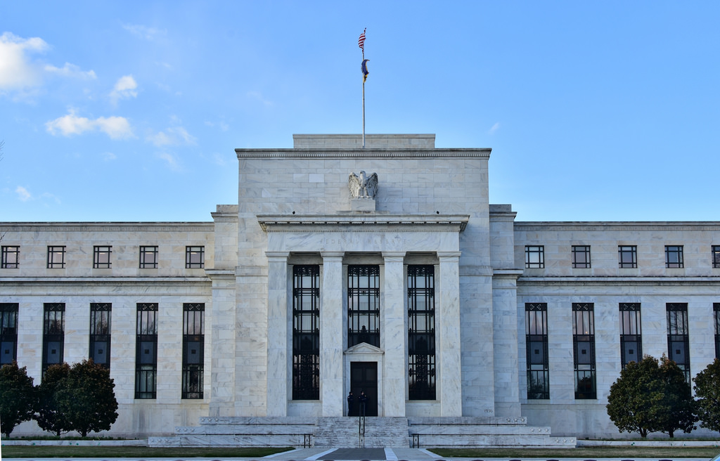 Задържането на Федералния резерв при намаляването на лихвените проценти може